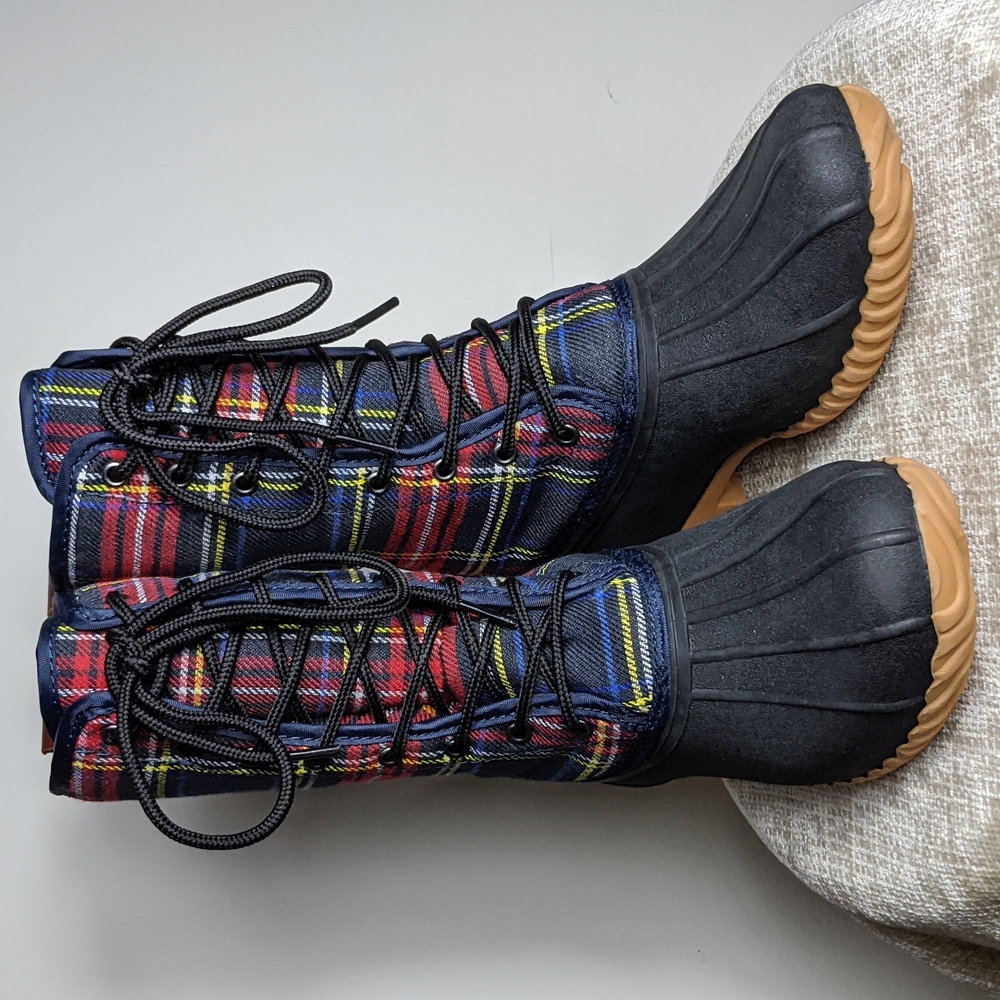 NWOT Sociology Jane Duck Boots Plaid Size 6